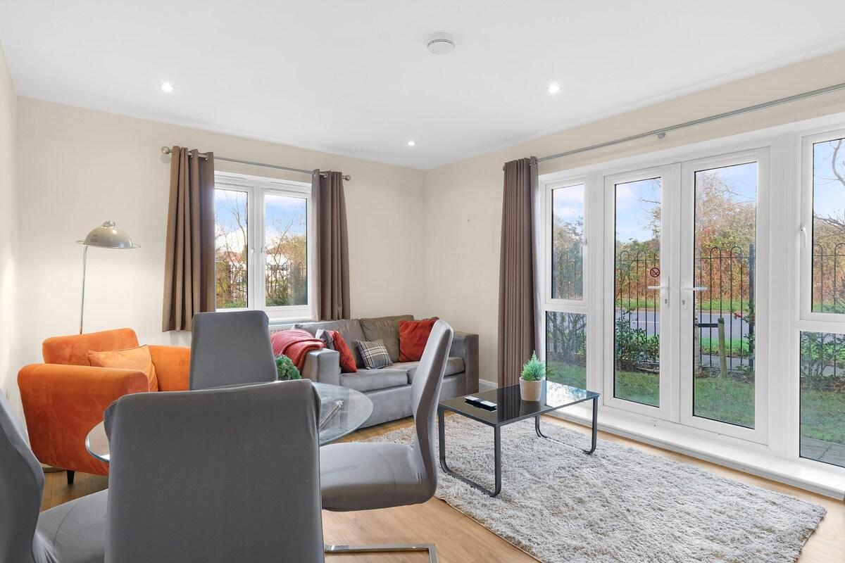 Heathrow Living Serviced Apt 01 by 360stay4