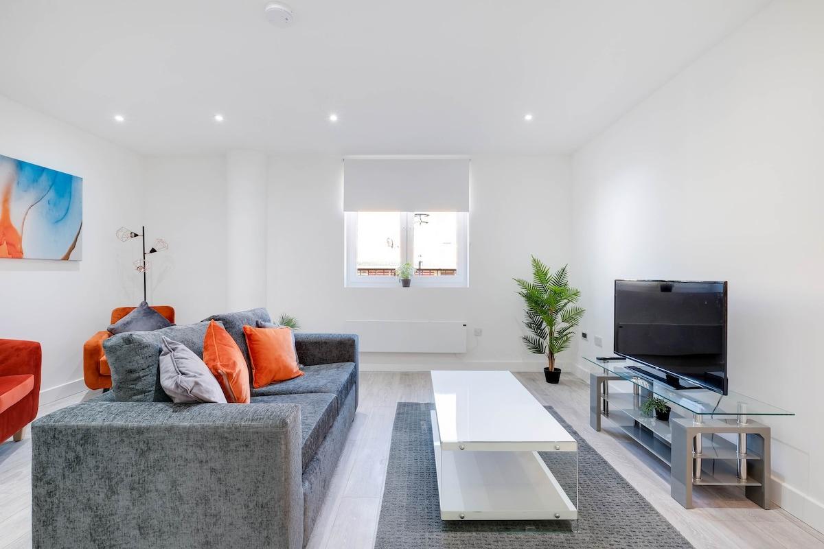 Corby Town Centre Serviced Apartment-01 with Wi-Fi4