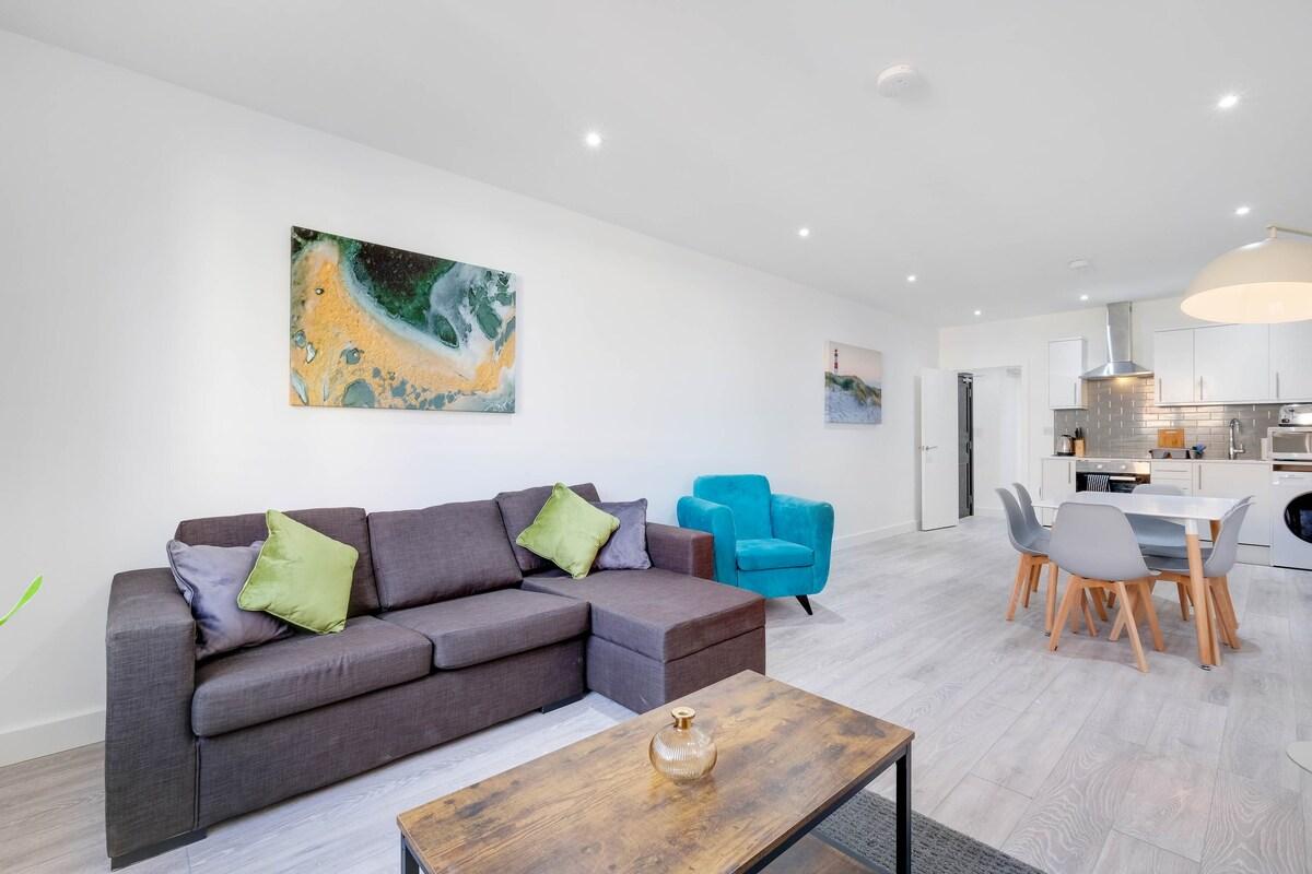 Corby Town Centre Serviced Apartment-03 with Wi-Fi4