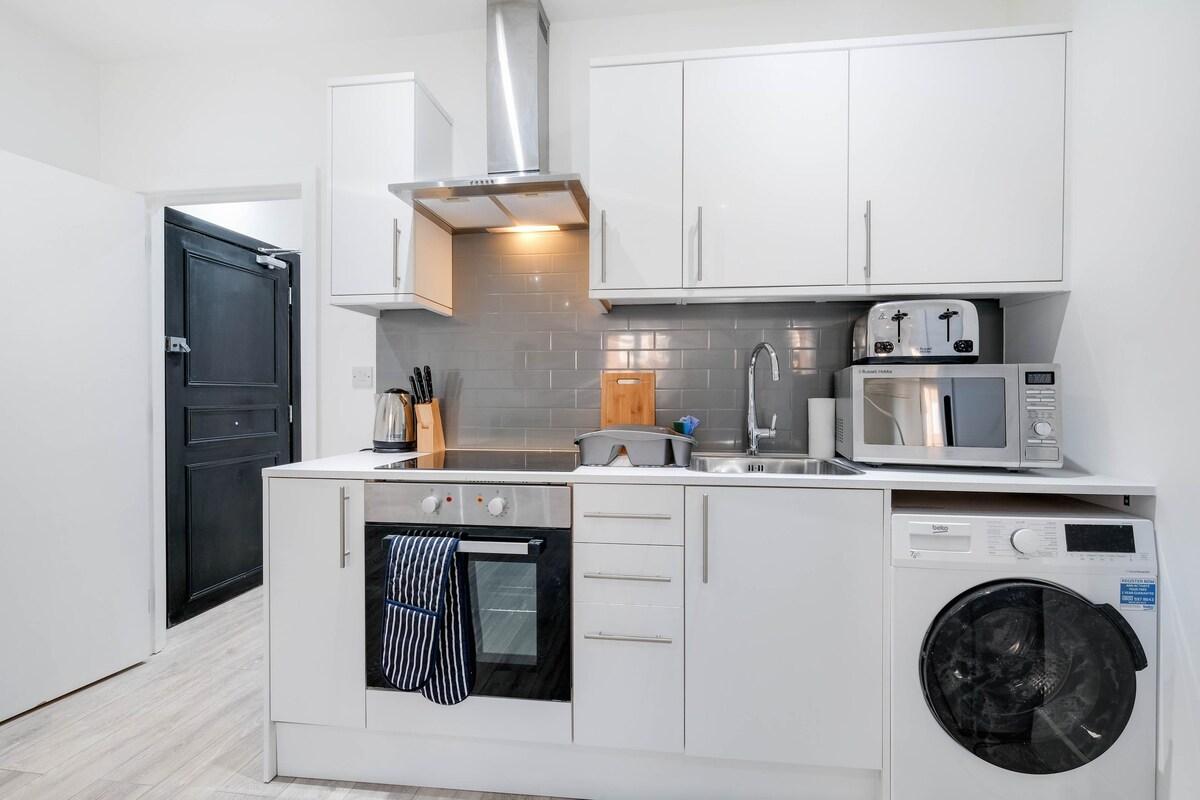 Corby Town Centre Serviced Apartment-03 with Wi-Fi6