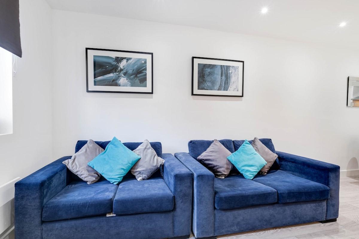 Corby Town Centre Serviced Apartment-02 with Wi-Fi
