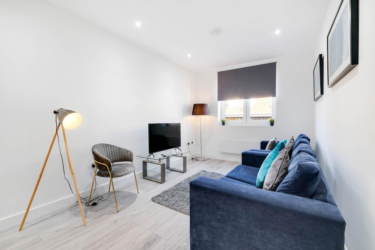 Corby Town Centre Serviced Apartment-02 with Wi-Fi4