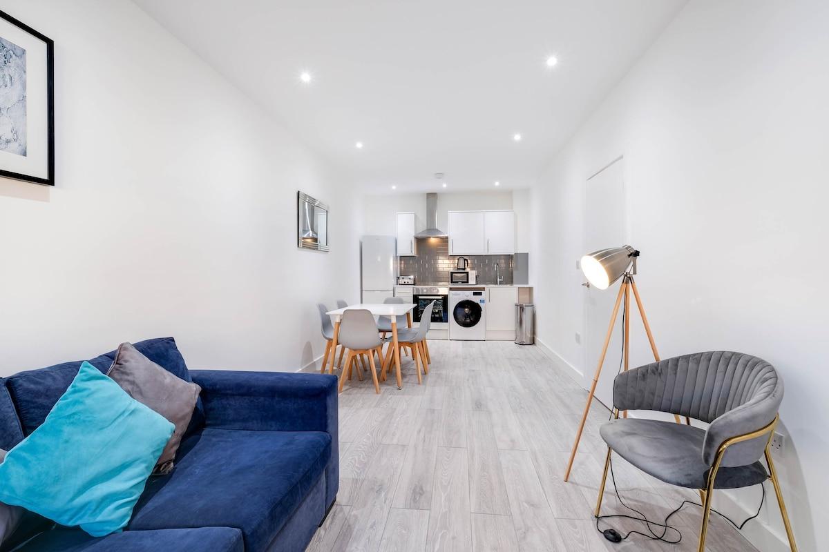 Corby Town Centre Serviced Apartment-02 with Wi-Fi5