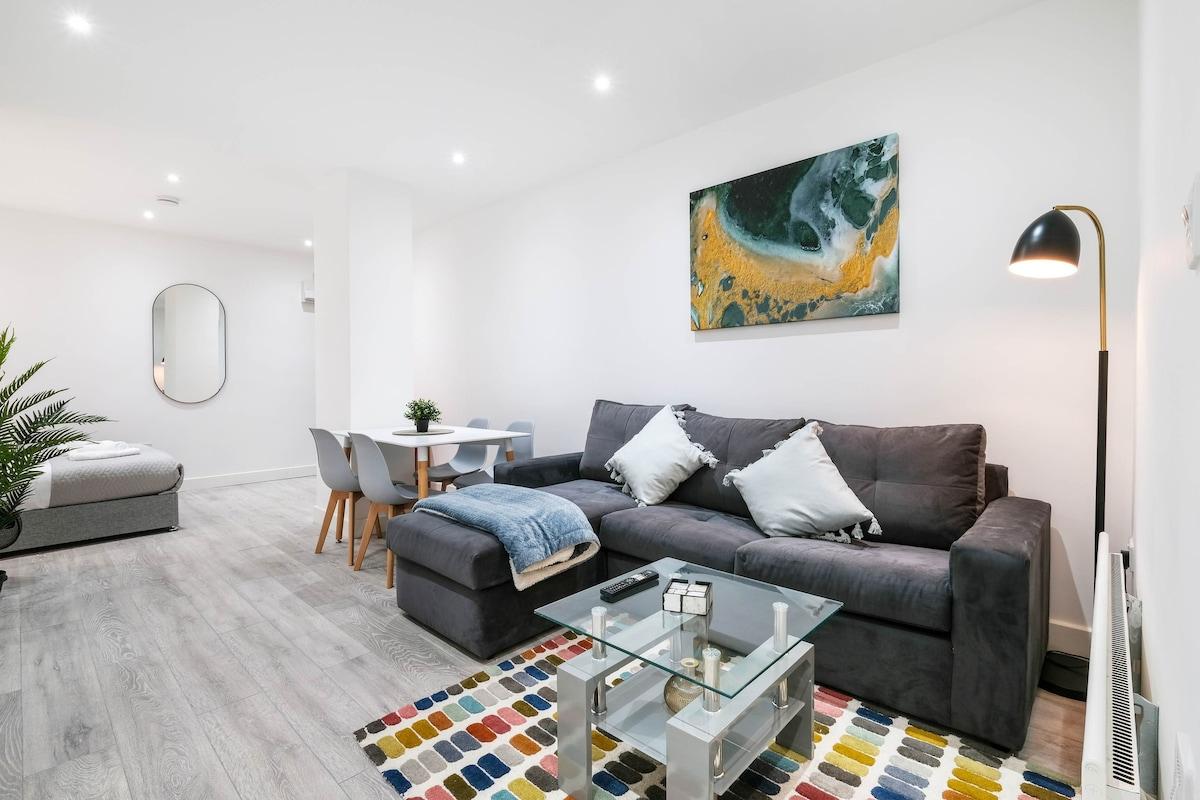 Corby Town Centre Serviced Apartment-04 with Wi-Fi