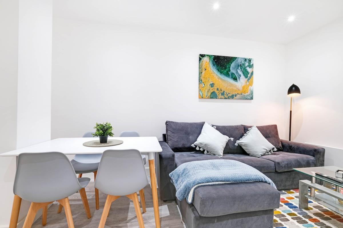 Corby Town Centre Serviced Apartment-04 with Wi-Fi4