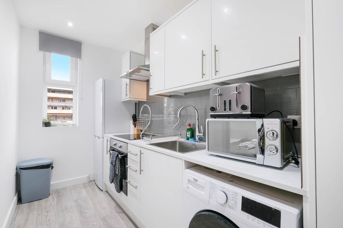 Corby Town Centre Serviced Apartment-04 with Wi-Fi5