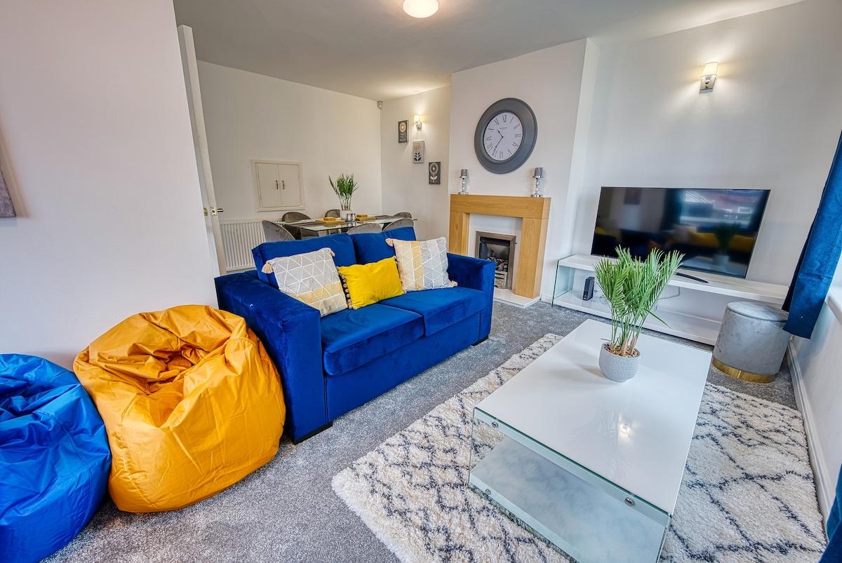 Modern 3 Bedroom 2 Bath House with Parking