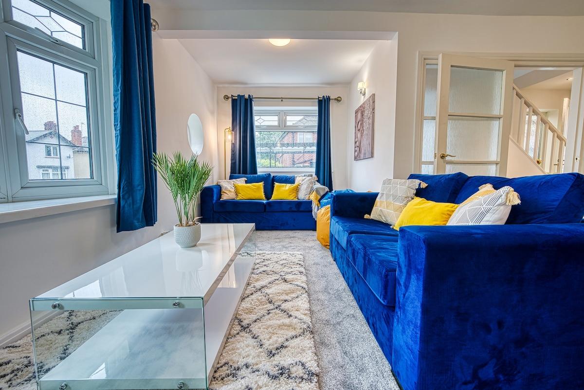 Modern 3 Bedroom 2 Bath House with Parking2