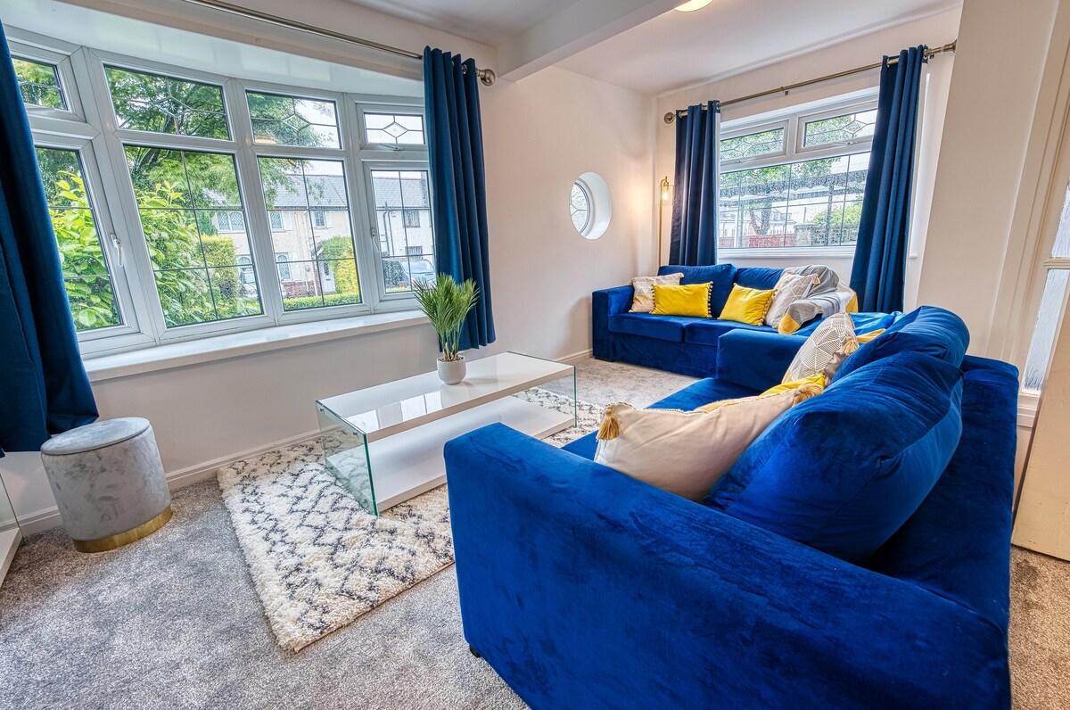 Modern 3 Bedroom 2 Bath House with Parking3