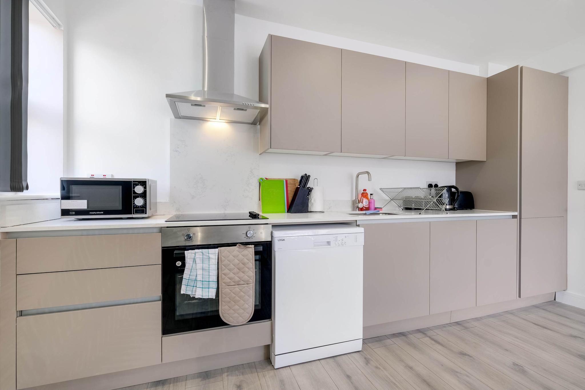 Modern 1 bedroom Apt. 06 Town Centre Camberley6