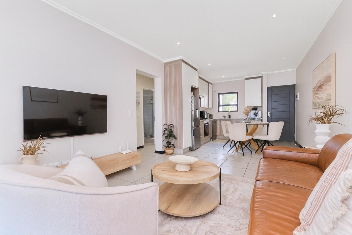 The Royale Stays | Luxury Gated Estate| Near Malls3