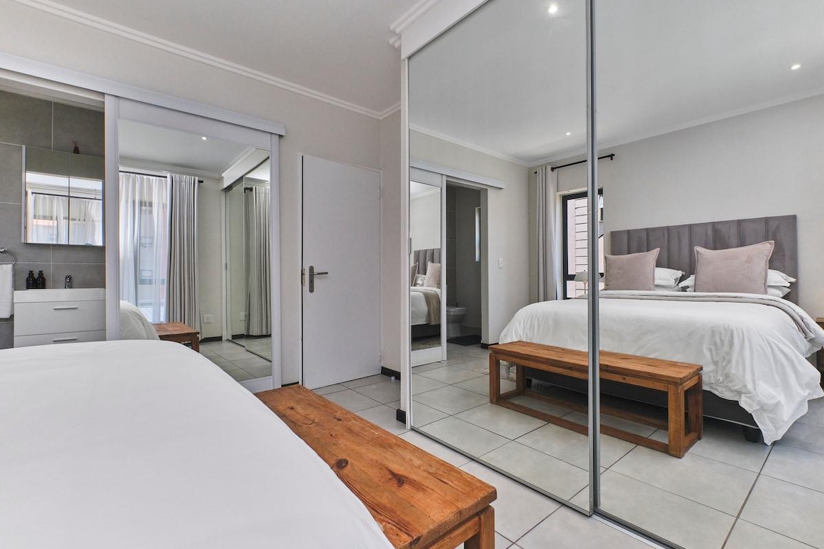 The Royale Stays | Luxury Gated Estate| Near Malls6