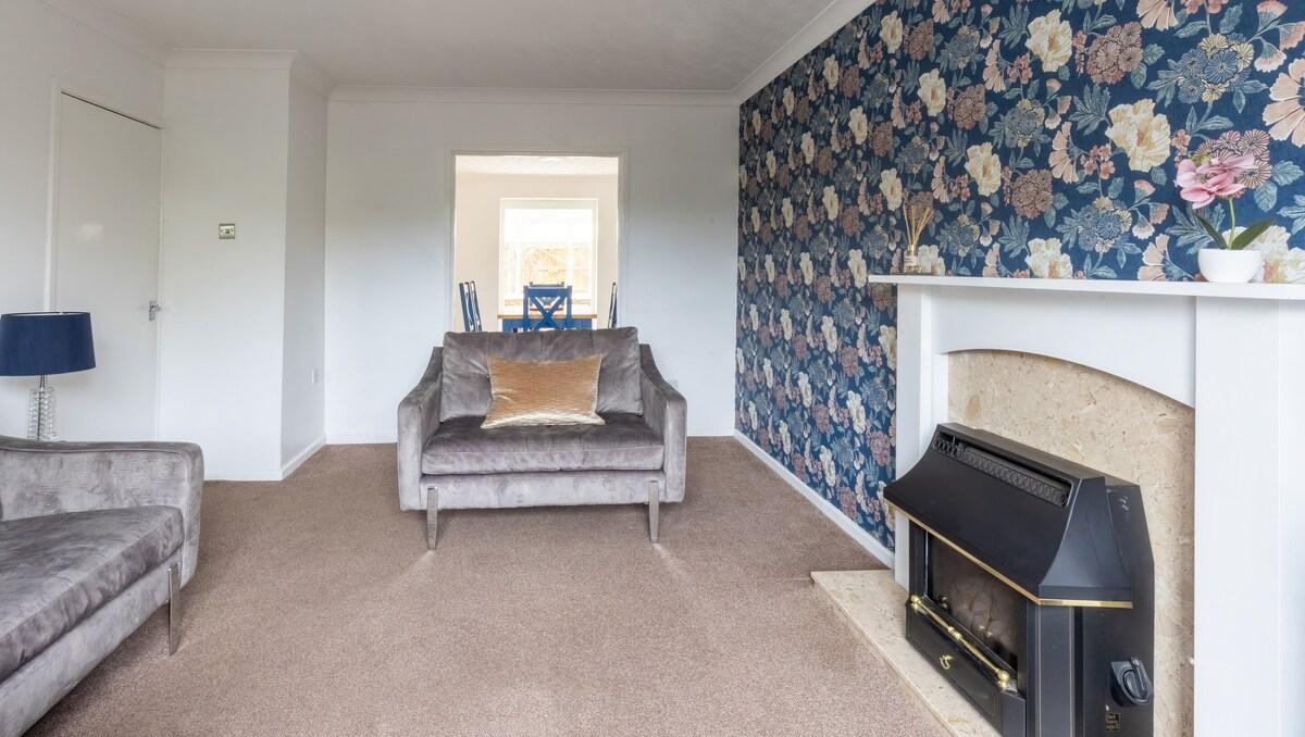 Family & contractor friendly |4BR, private parking4