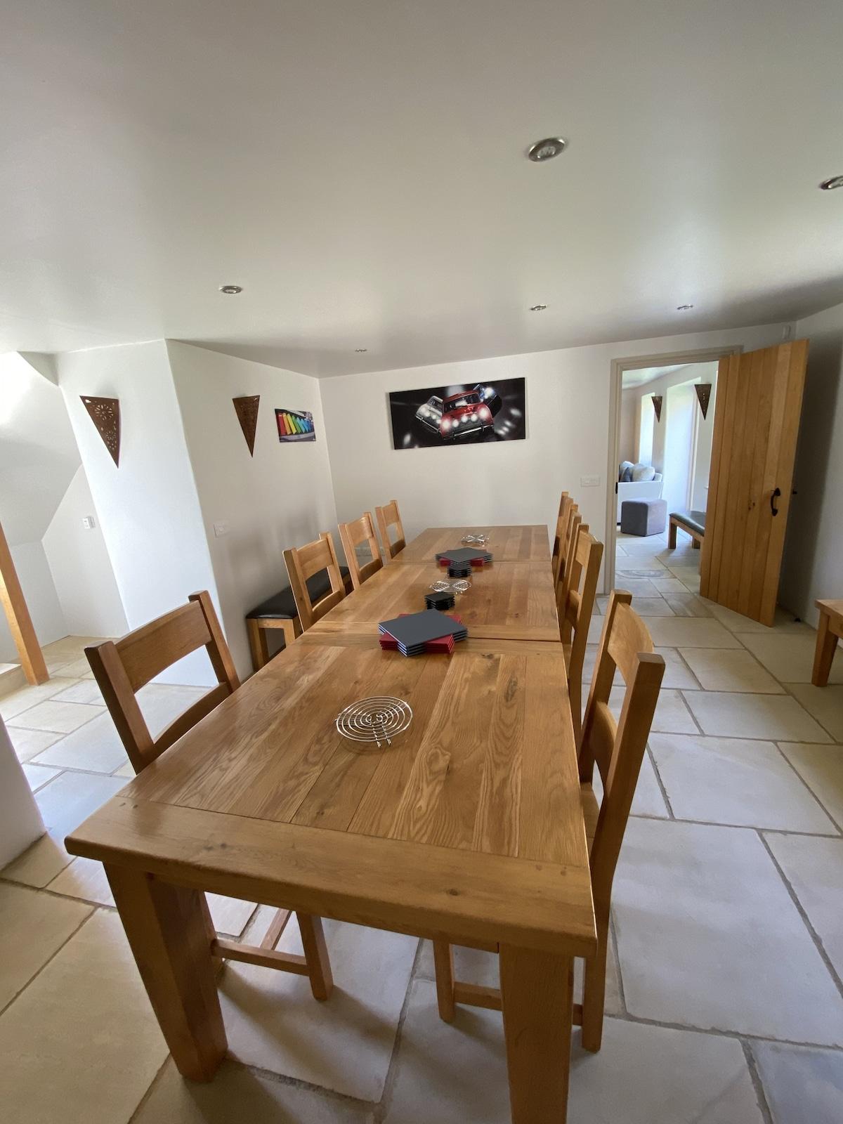 Malt Barn Holiday Home with 7 Bedrooms & Hot Tub4