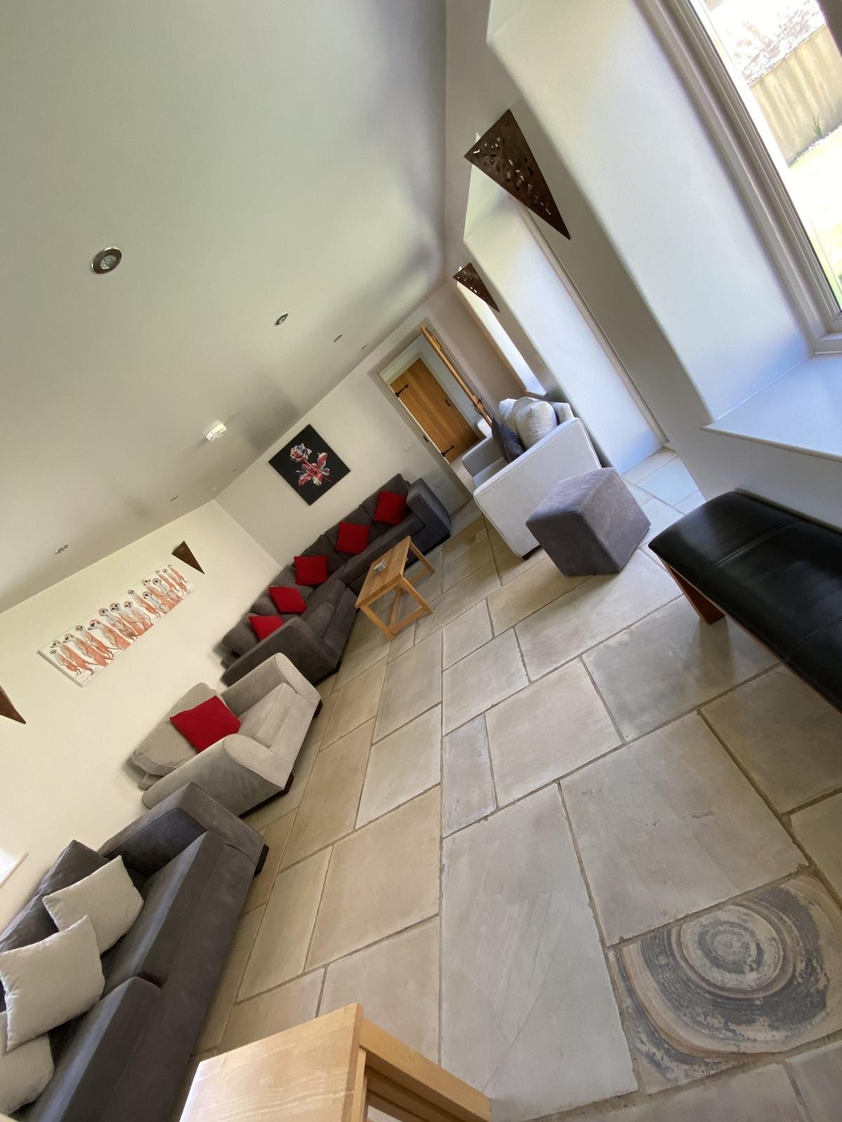 Malt Barn Holiday Home with 7 Bedrooms & Hot Tub5