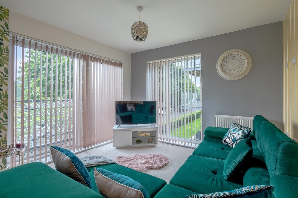 1BED | 1BATH * Great Views* Free WI-FI * Parking2