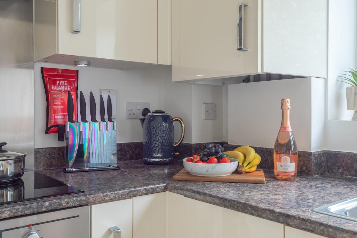 1BED | 1BATH * Great Views* Free WI-FI * Parking5