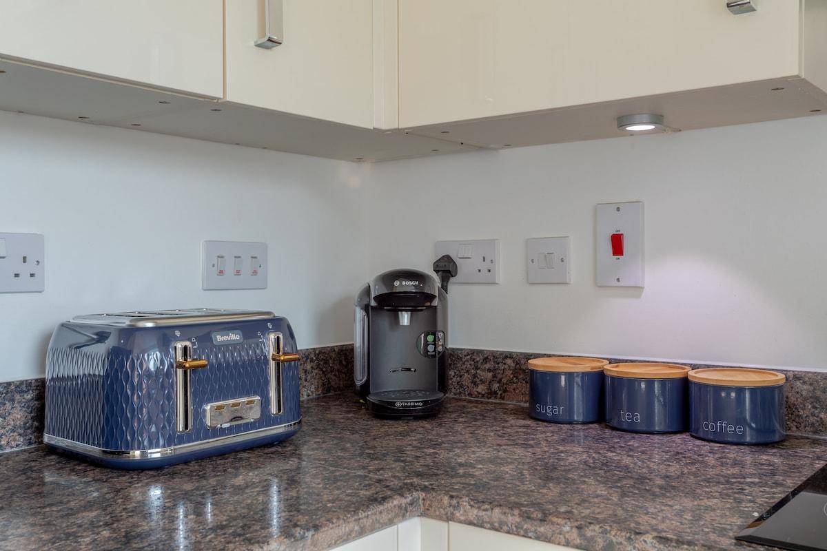 1BED | 1BATH * Great Views* Free WI-FI * Parking6
