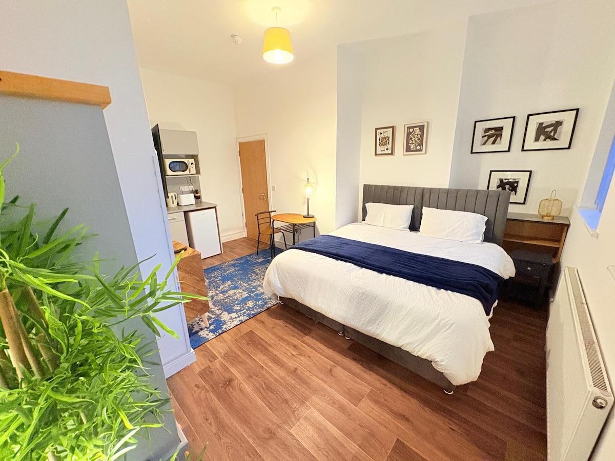 Ensuite flat 4 Wifi Smart TV Kitchenette Parking4
