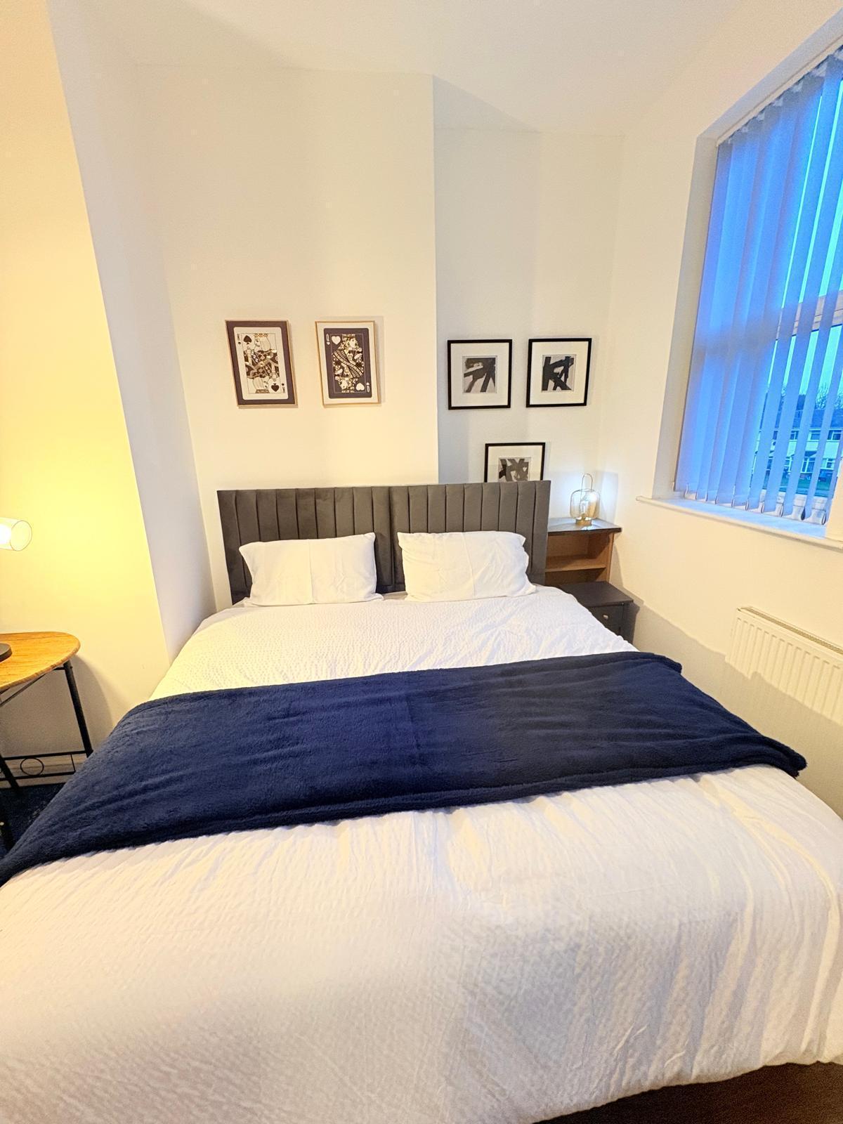 Ensuite flat 4 Wifi Smart TV Kitchenette Parking5