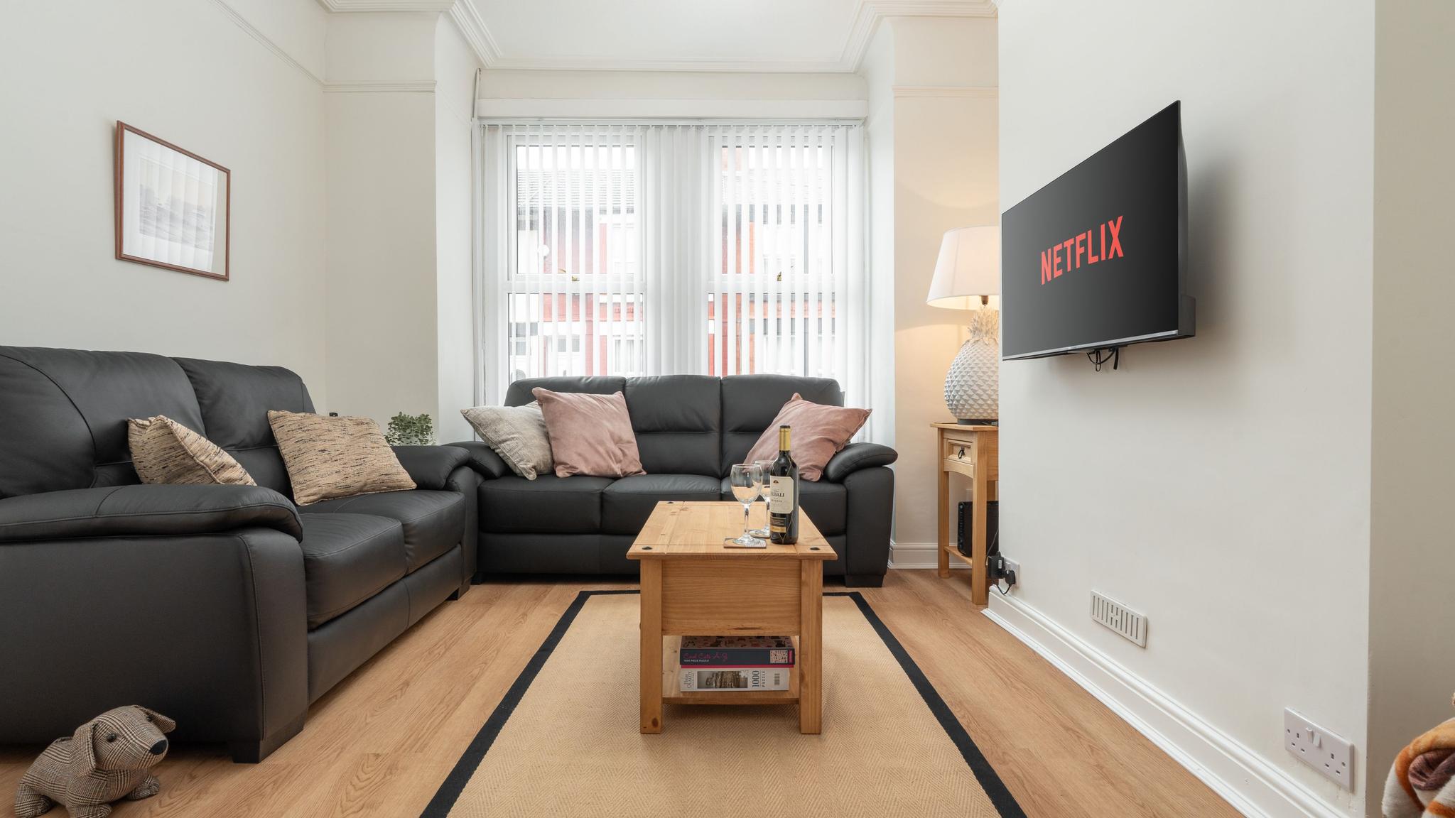 3-Bed House Near Liverpool | Long & Short Stays