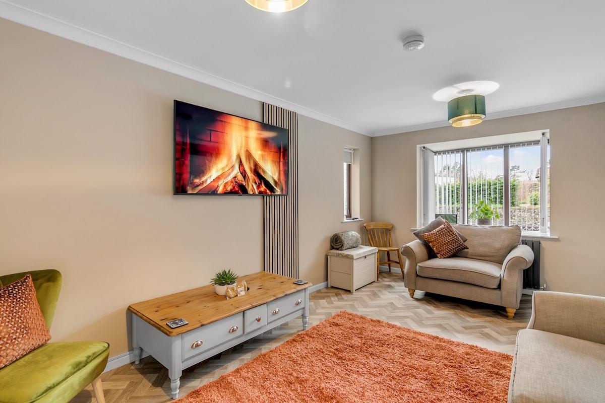 3BR Home | Parking | Dart Board | Pet Friendly