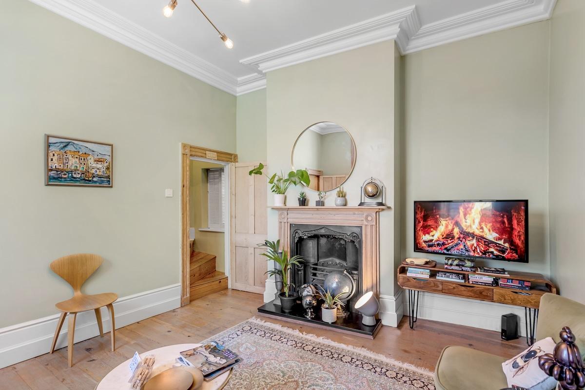 Comfortable Home near Norwich Castle w/ Workspace