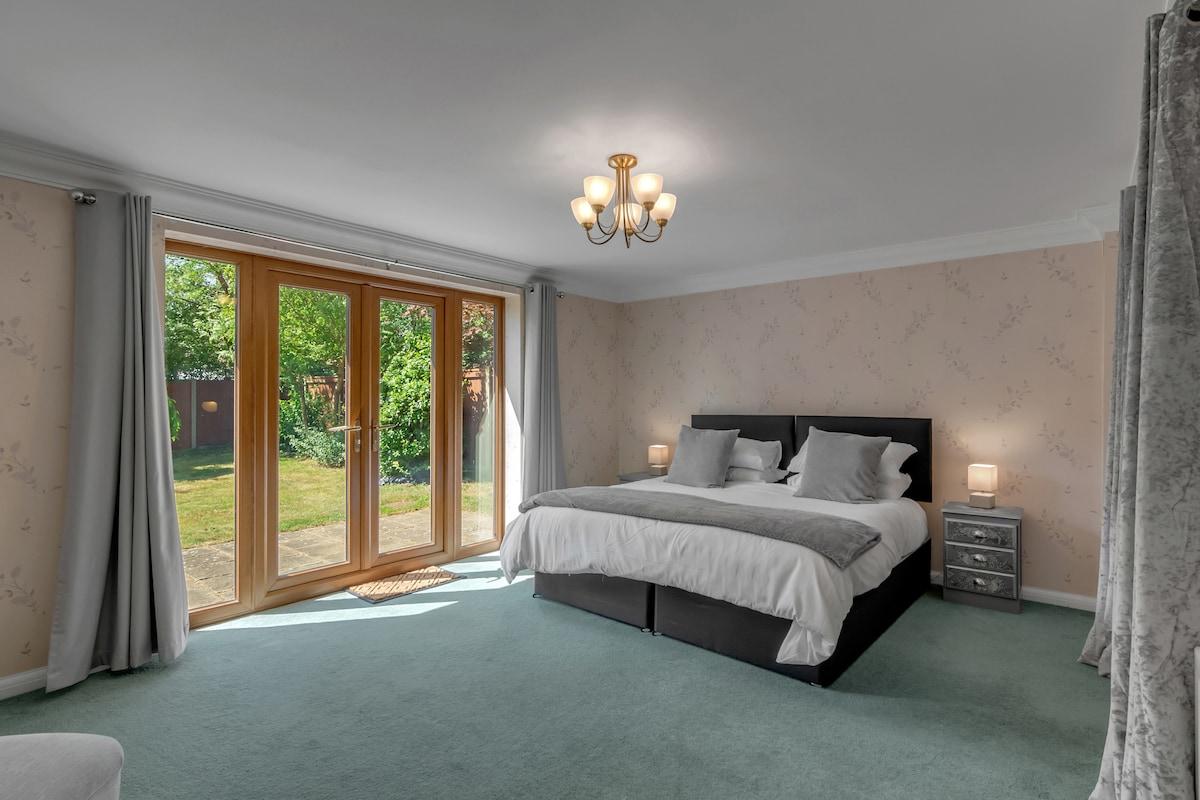 6BR Home | Sleeps 11 | Families & Business Groups2