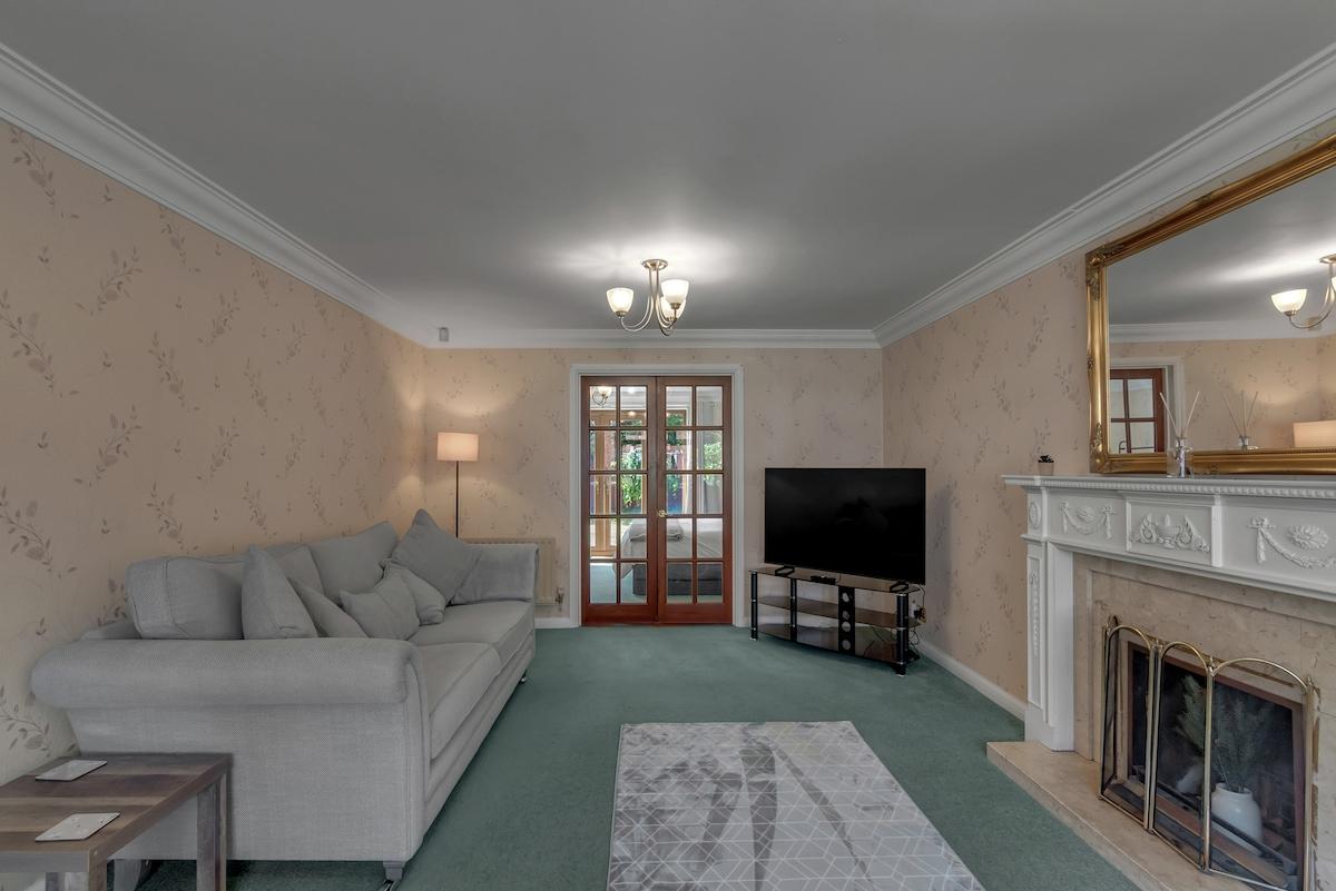 6BR Home | Sleeps 11 | Families & Business Groups3