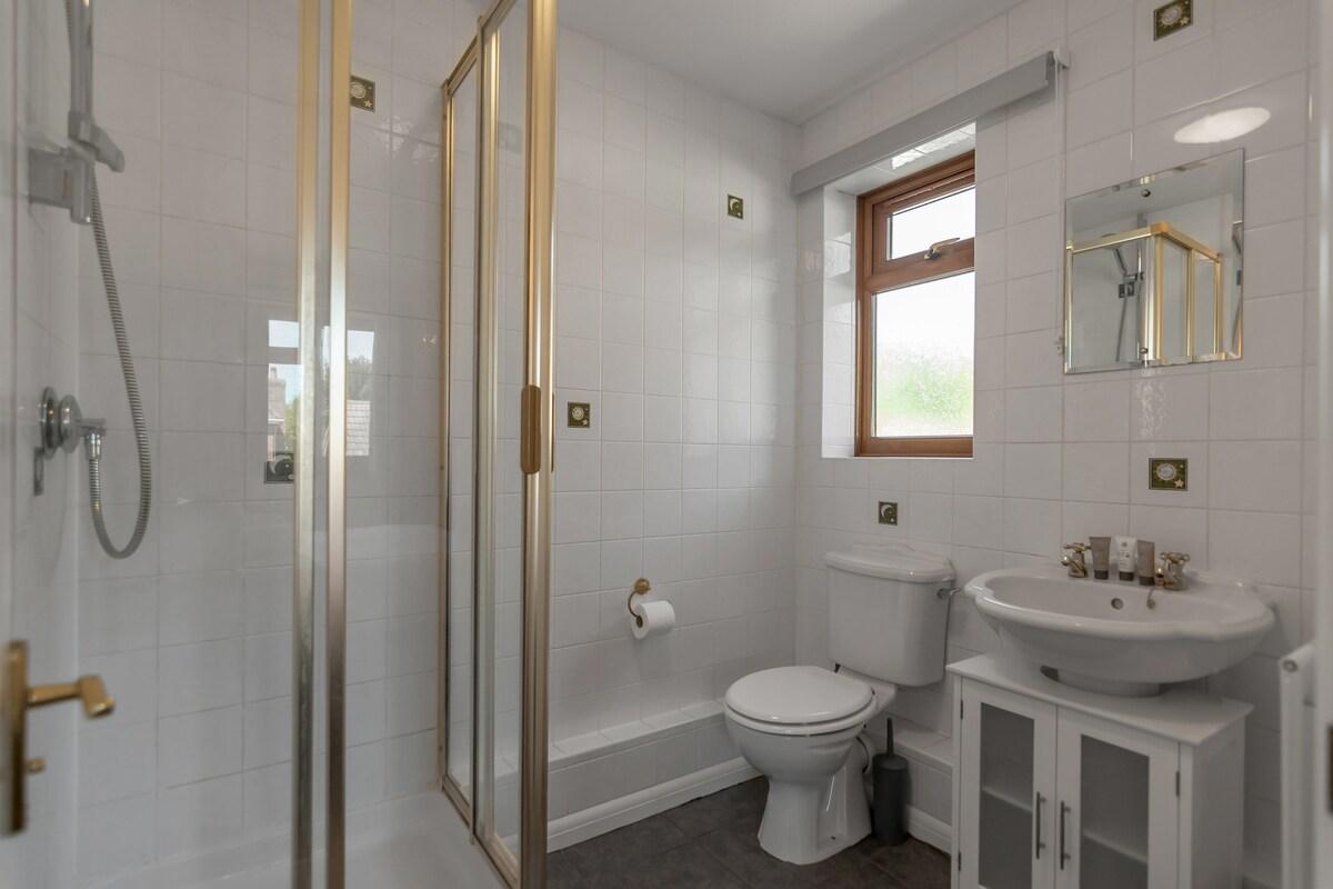 6BR Home | Sleeps 11 | Families & Business Groups4