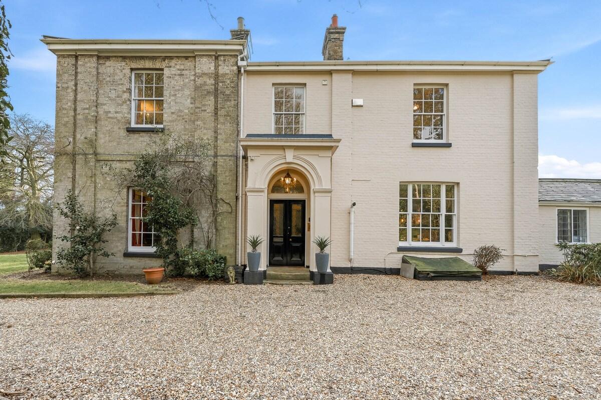 Marsham Lodge | 7-Bed with Cinema & Snooker