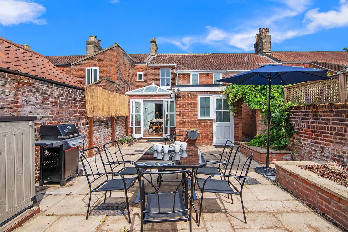 3BR Georgian Home | BBQ Garden | Parking | Central5