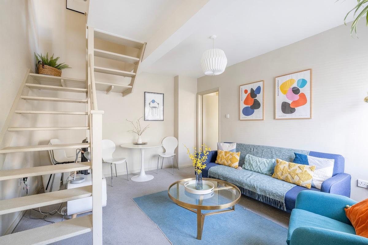 1BR Corner Home | Free Parking | Golden Triangle