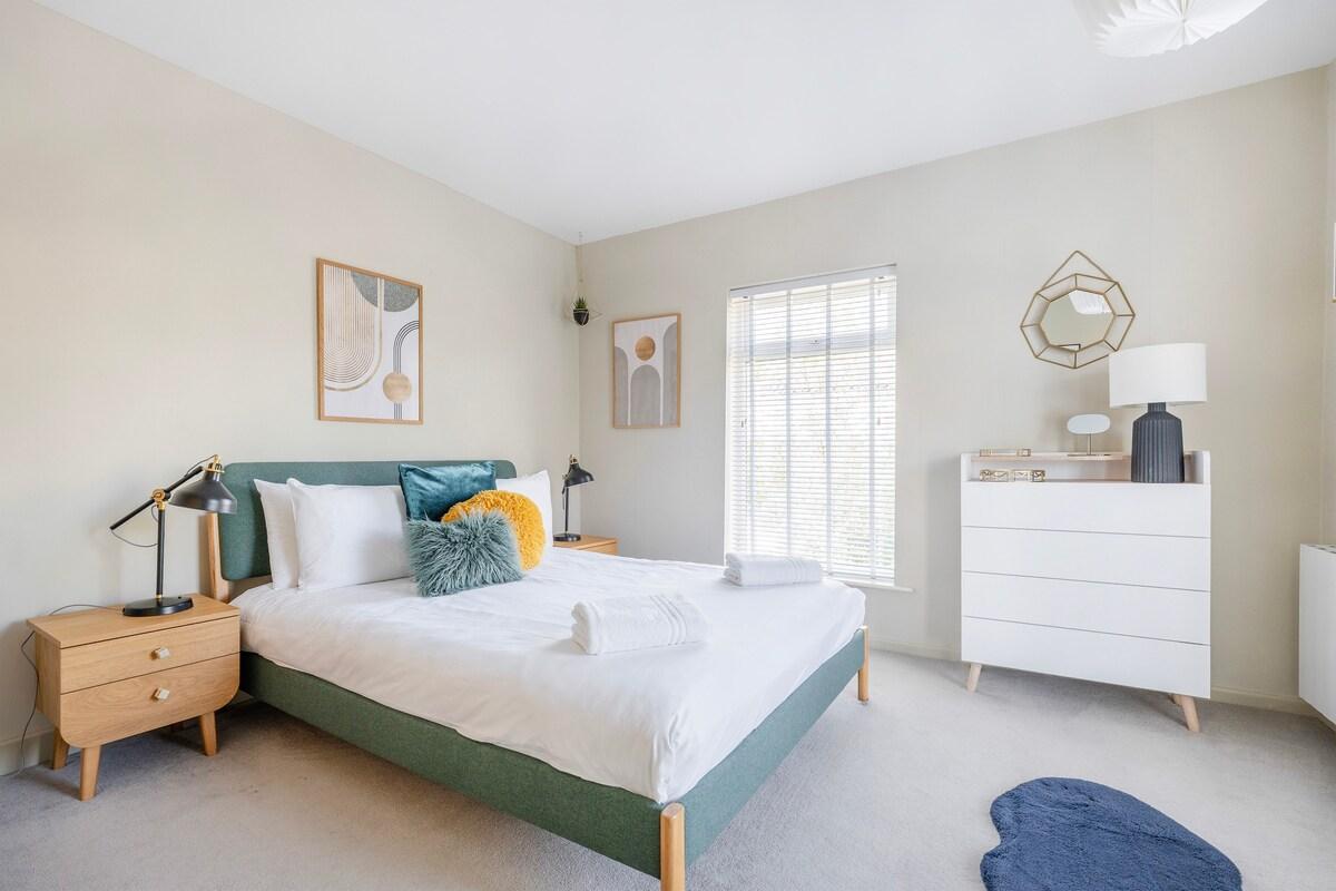 1BR Corner Home | Free Parking | Golden Triangle2