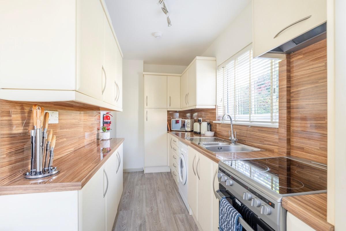 1BR Corner Home | Free Parking | Golden Triangle3