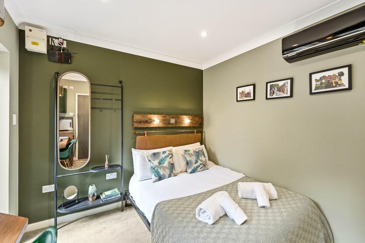 Cosy Ensuite Annex | Norwich Station | Long Stays3
