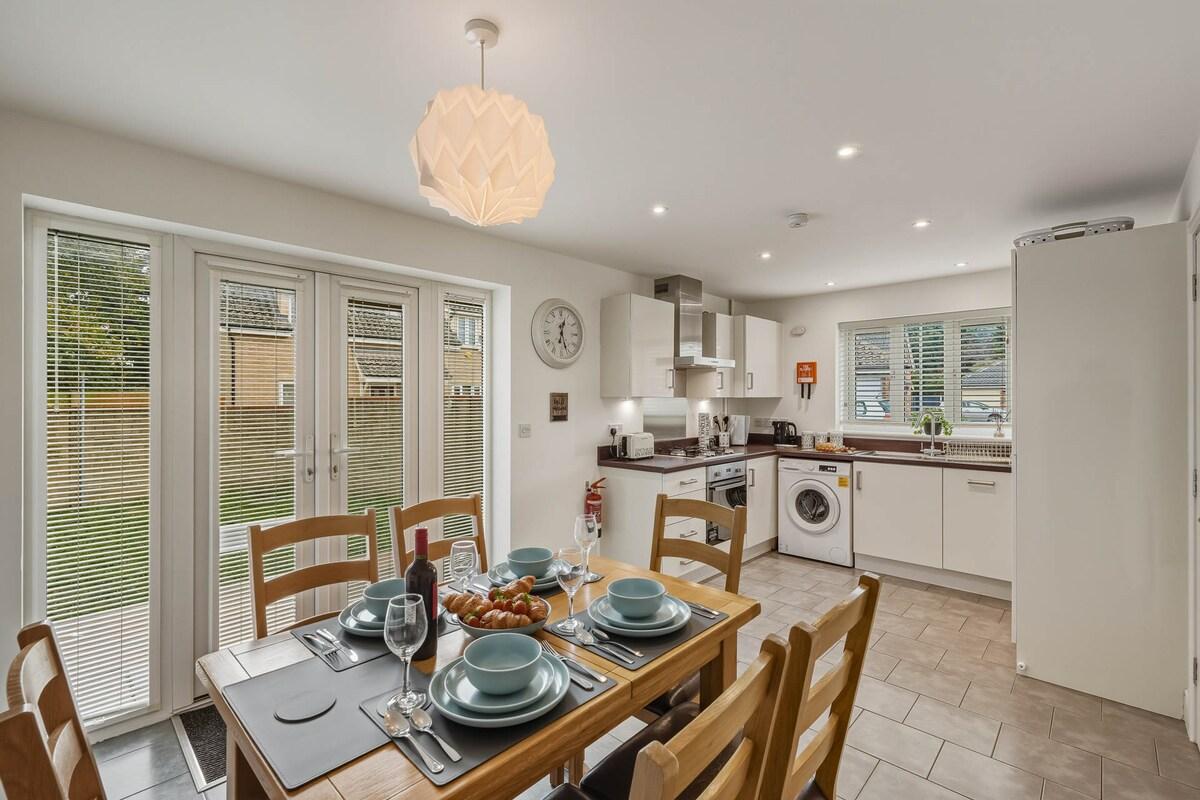 3BR Home | Garden | Near Hospital | Pet Friendly3