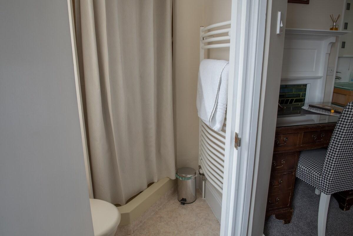 Toothbrush Rooms @ Lattice Lodge - Room 1 (of 14)5