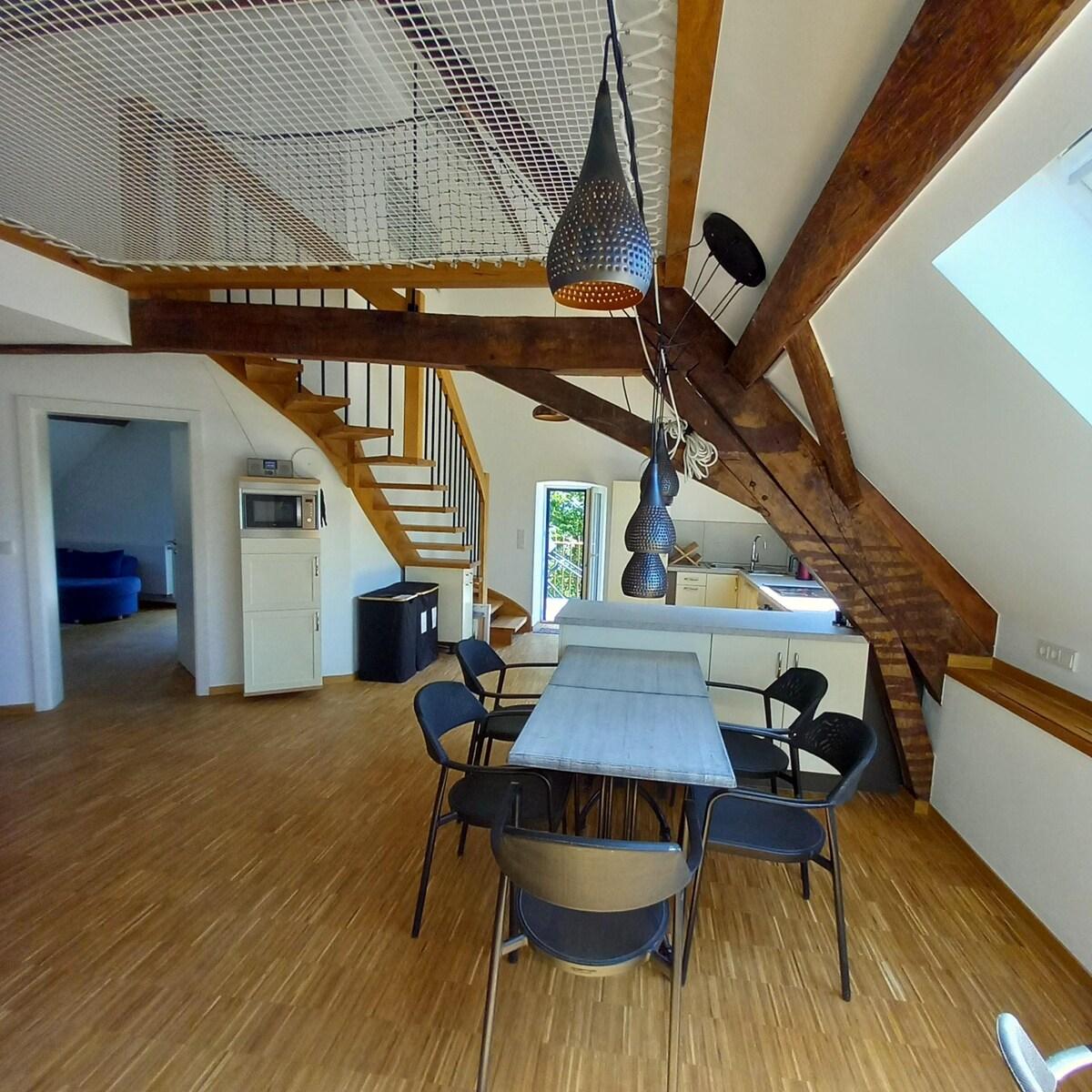 Cosy Eco Loft • 3BR/3BA, Balcony • High-speed Wifi