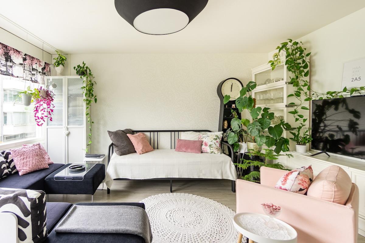 Bright City-Centre Home with Lake View and Parking