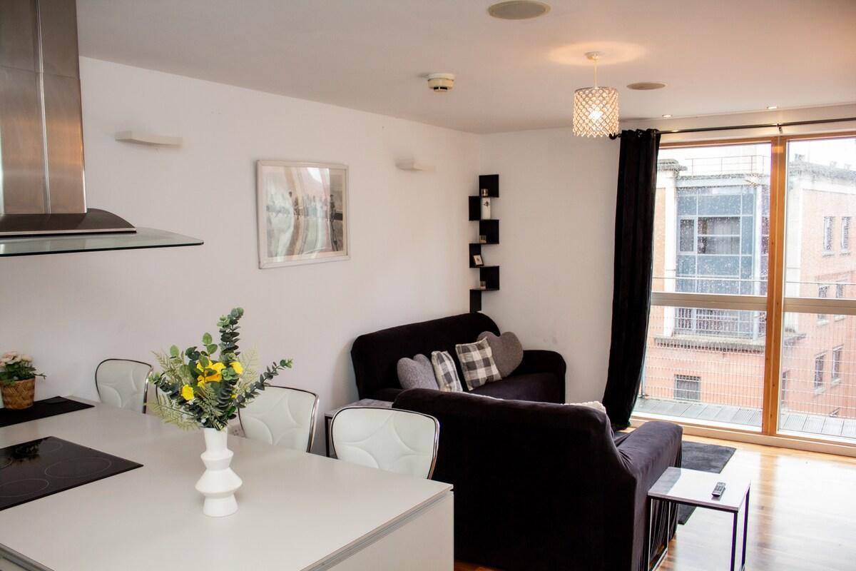 2 Bed Apartments: City Views & Balcony3