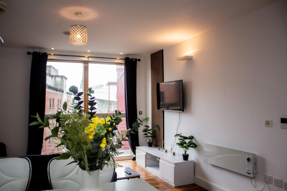 2 Bed Apartments: City Views & Balcony4