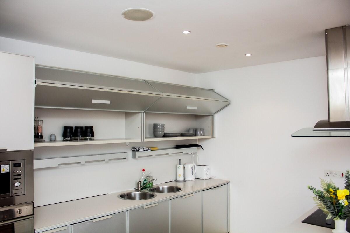 2 Bed Apartments: City Views & Balcony6