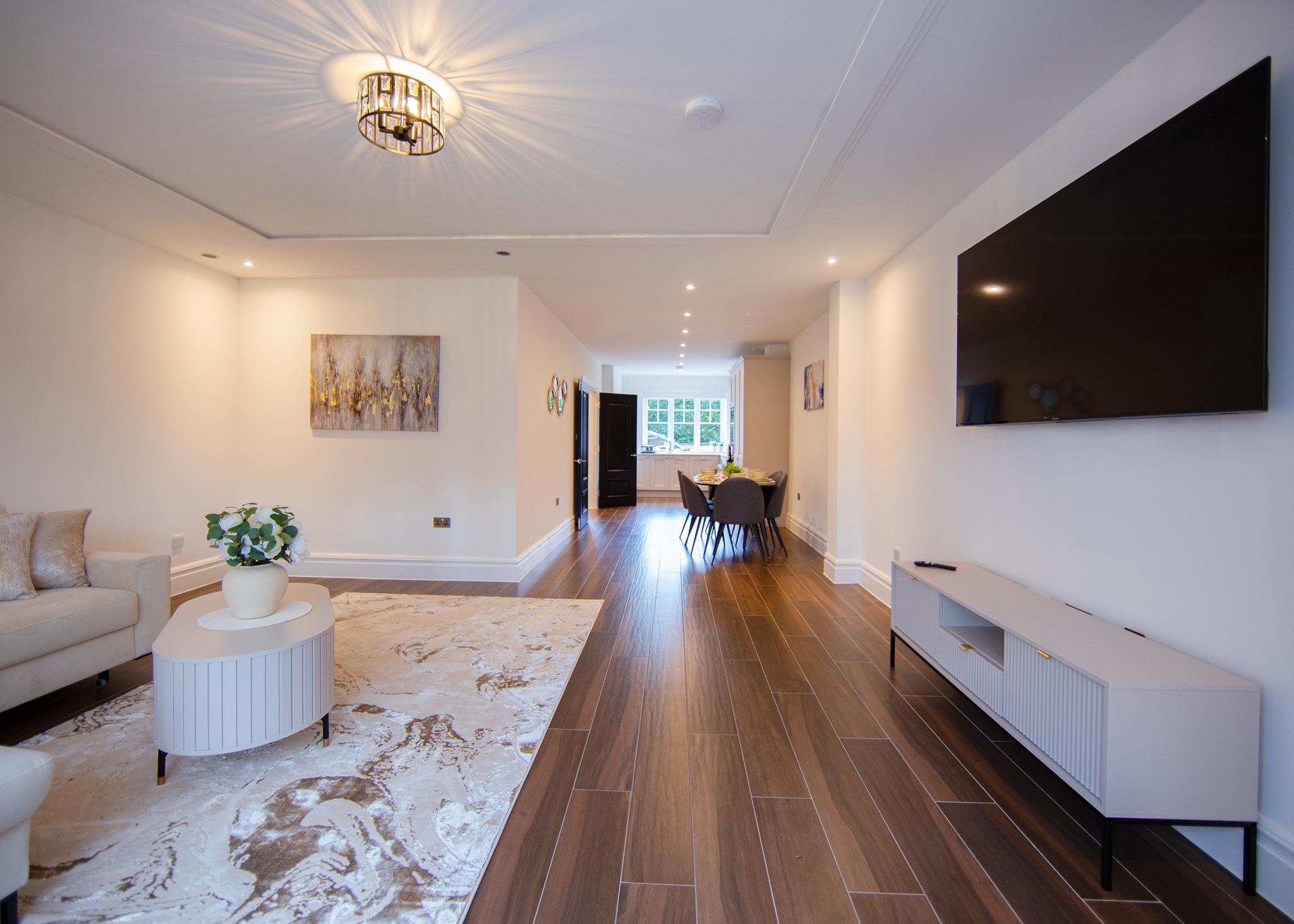 Beautiful 5 Bed House - Close to Windsor Castle!6