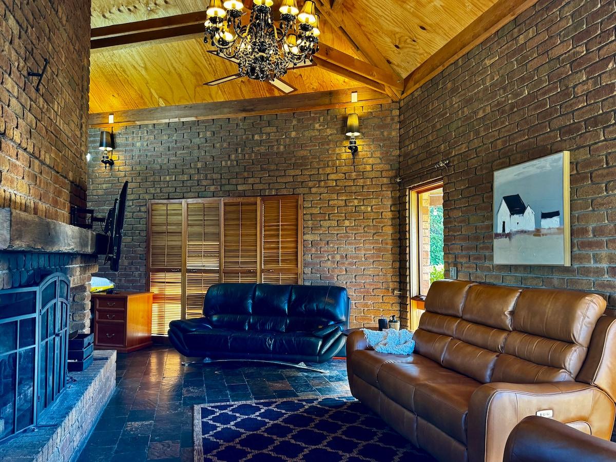 Upsandowns - 7 bedrooms with Pool, Spa and Sauna1