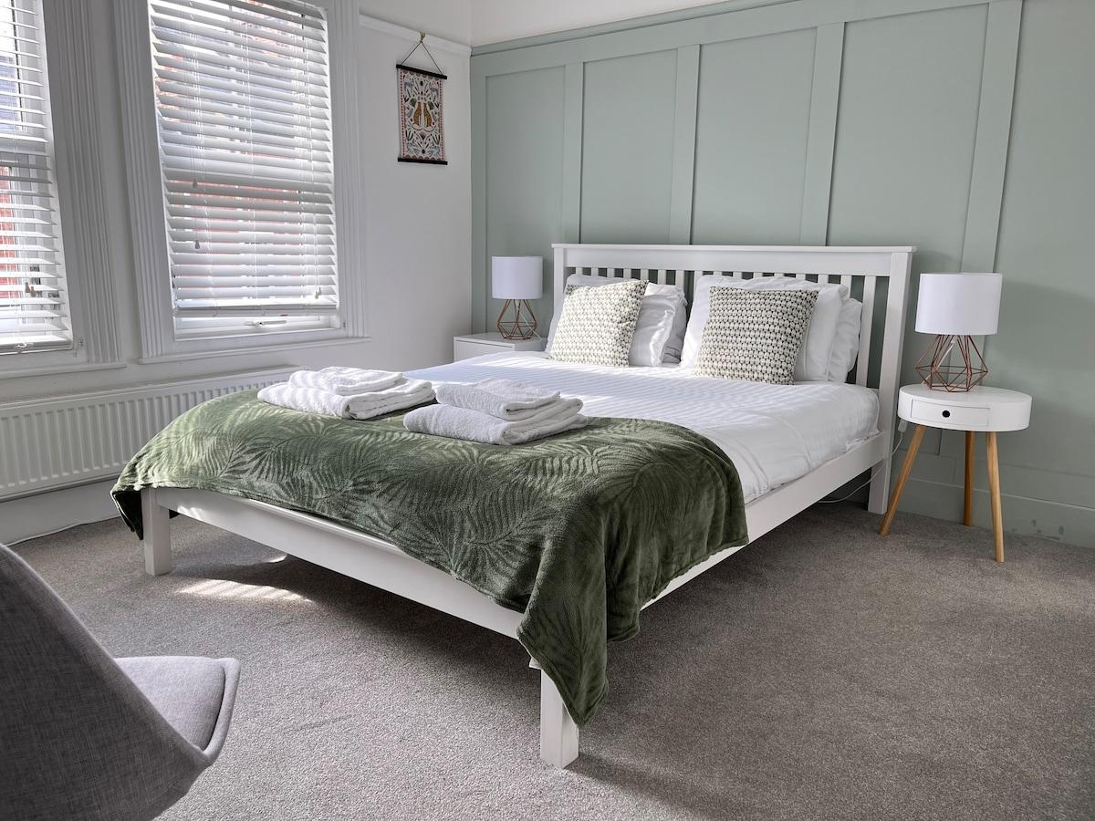 Stylish Caversham Town-House Free Parking & Garden2