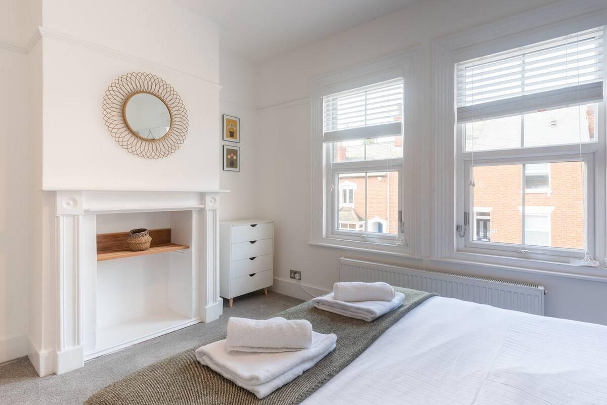 Stylish Caversham Town-House Free Parking & Garden3