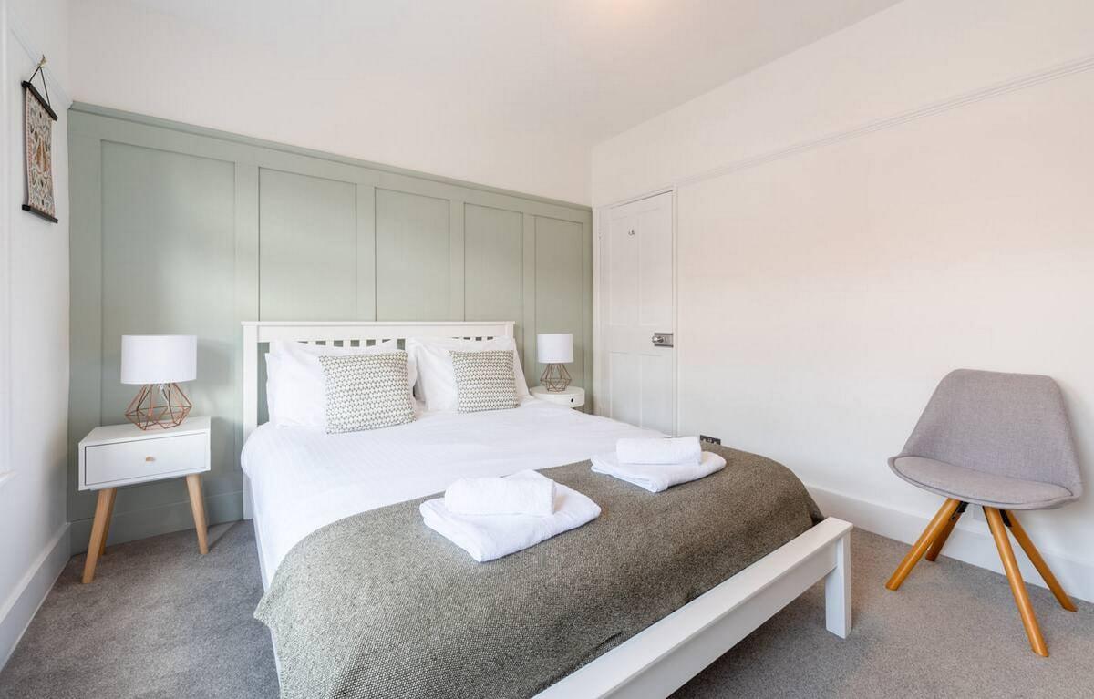 Stylish Caversham Town-House Free Parking & Garden5