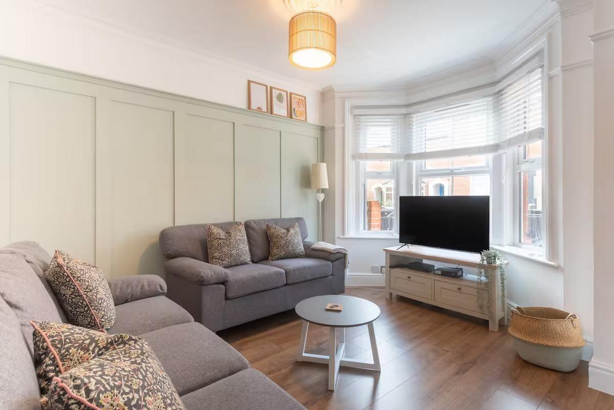 Stylish Caversham Town-House Free Parking & Garden