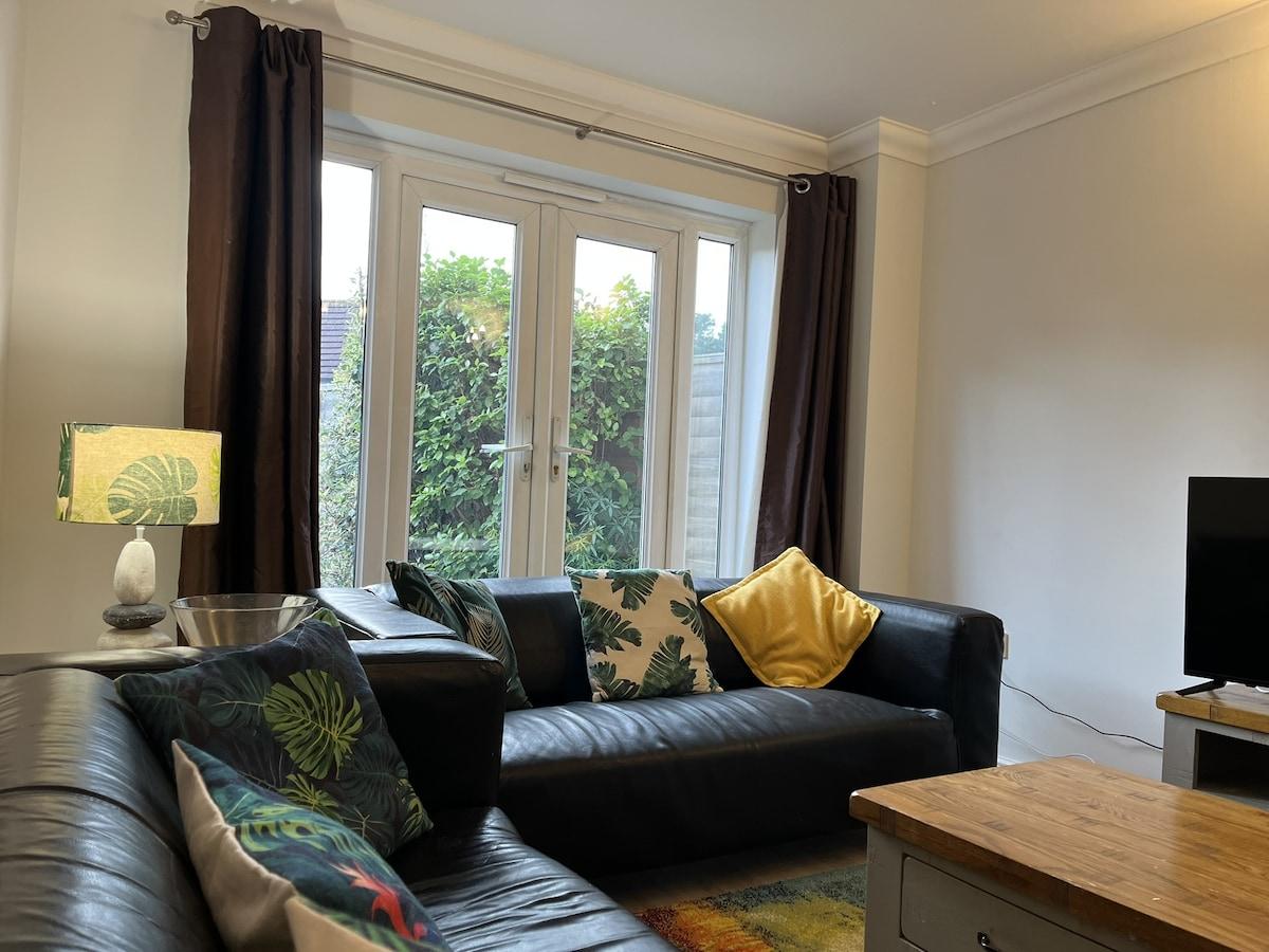 ChinehamTown-House for Contractors Families & Pets